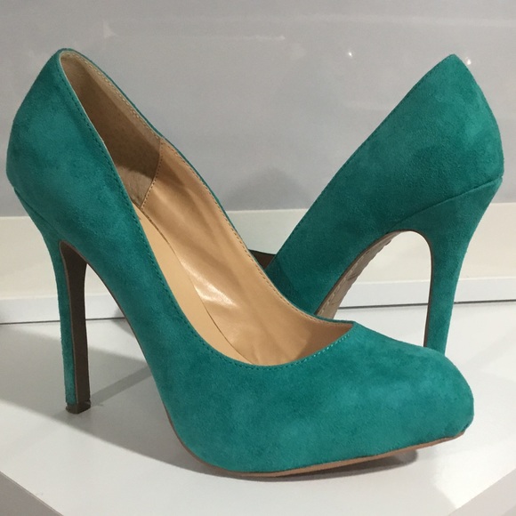 FREE w/$300 π Heeled platforms π - Picture 6 of 6